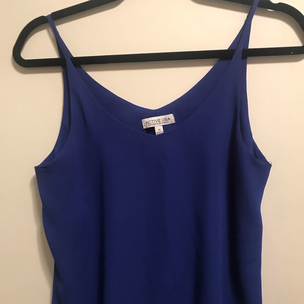 Spaghetti strapped blue flowy tank top